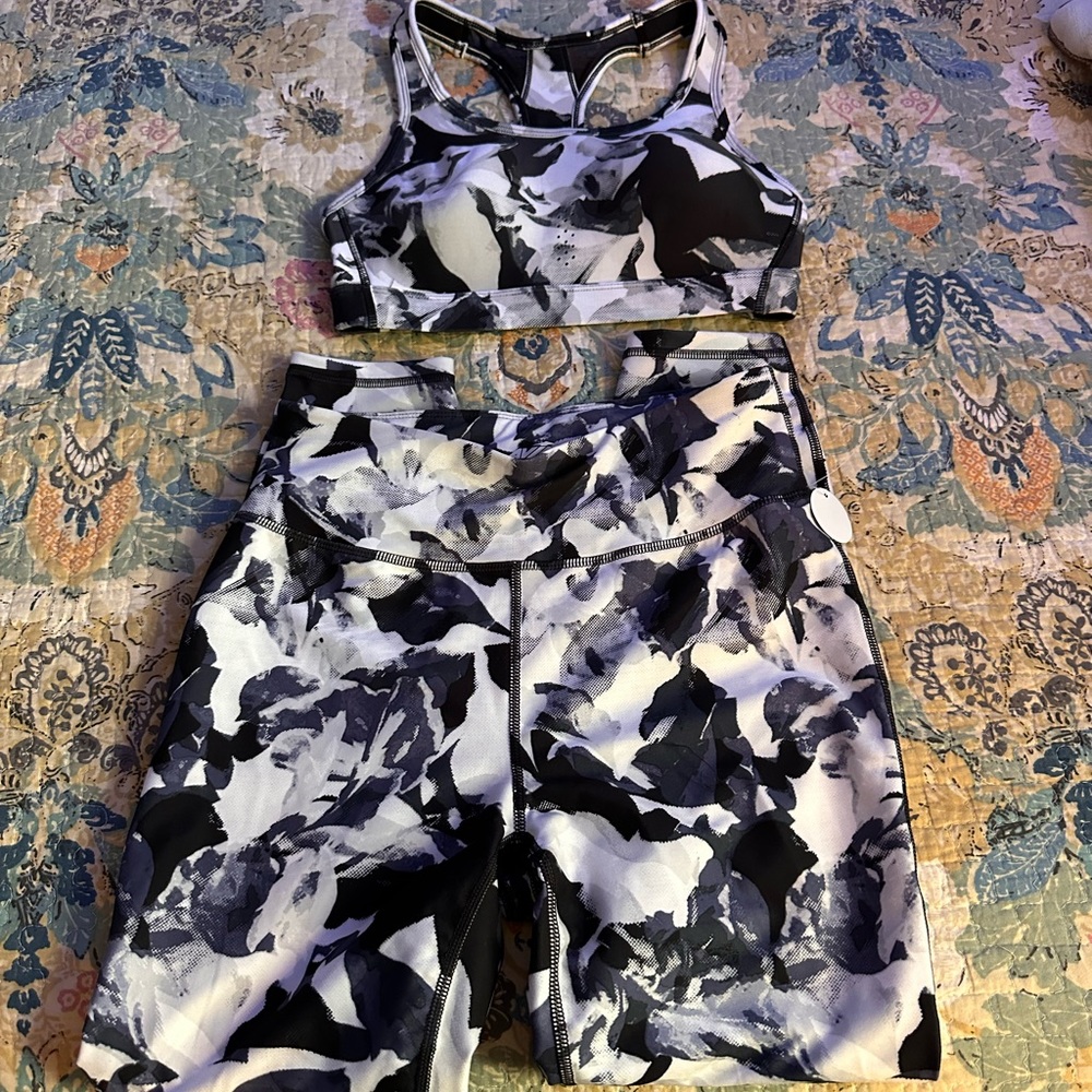 Women’s leggings and sports bra